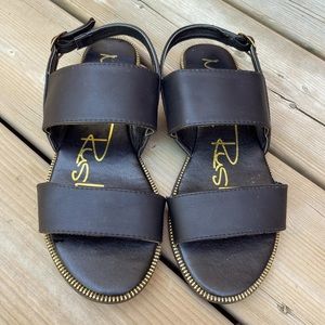 Black with gold details, Modern Rush 7.5 Sandals with adjustable heel strap.